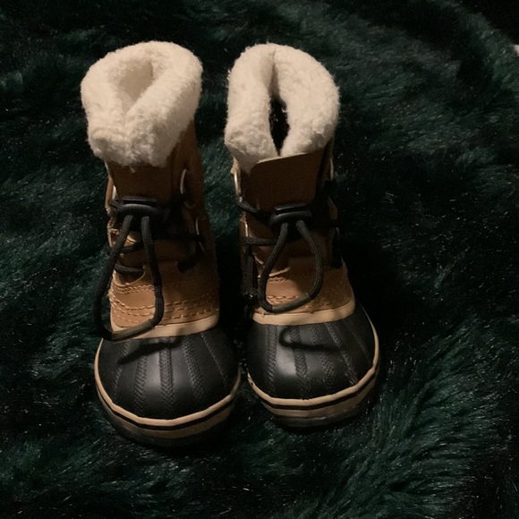 Sorel Children’s Yoot PAC TP Boot (needs new lace on right boot) - Picture 6 of 13